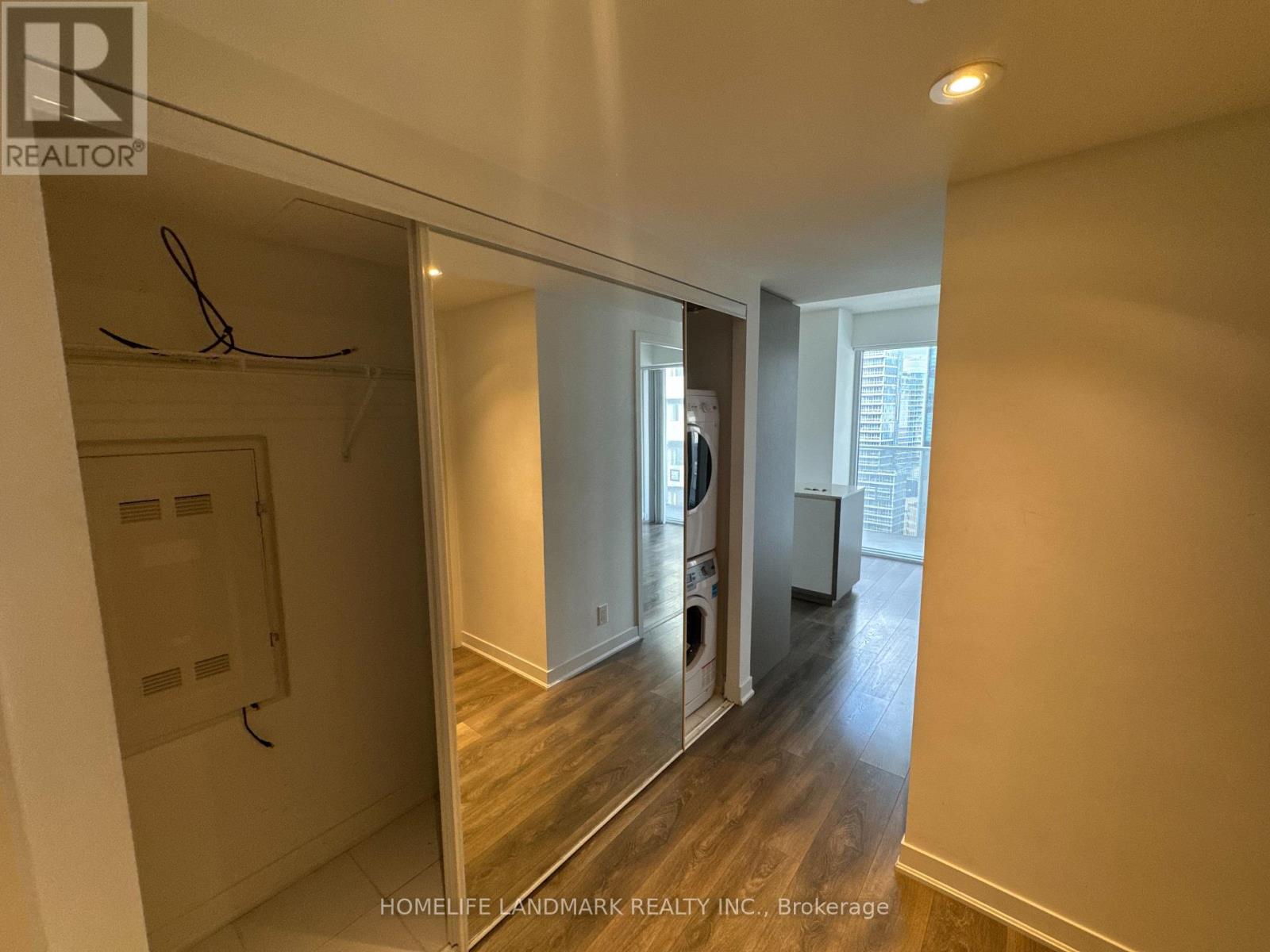 2010 - 88 Harbour Street, Toronto, Ontario  M5J 0C3 - Photo 2 - C11903699