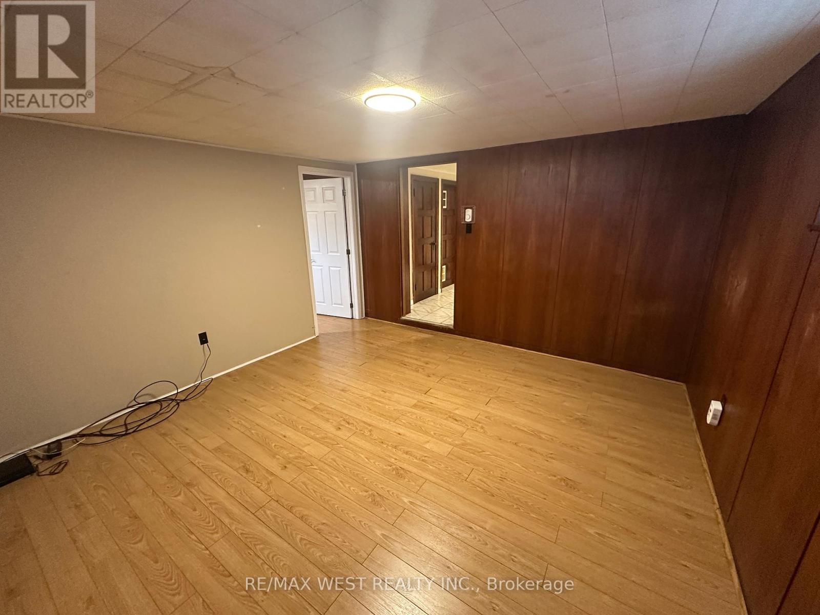 Lower - 28 Snider Avenue, Toronto, Ontario  M6E 4R9 - Photo 7 - W11903797