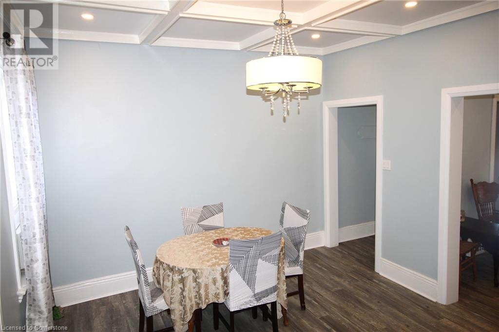 Property at 19 EMERALD Street N image 4