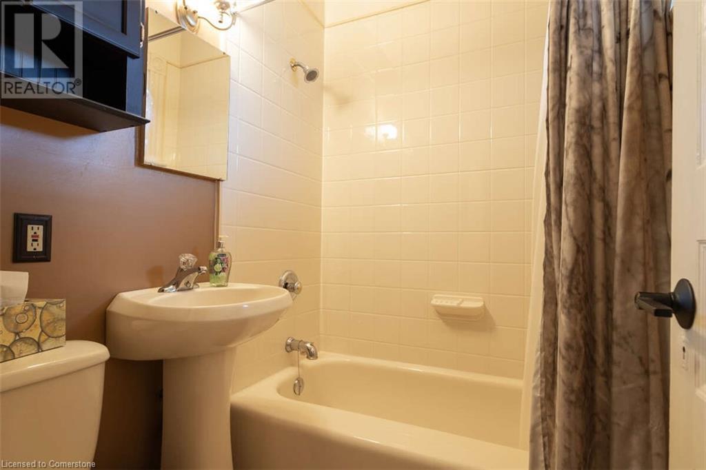 104 North Street, Strathroy, Ontario  N7G 1Z5 - Photo 19 - 40674595