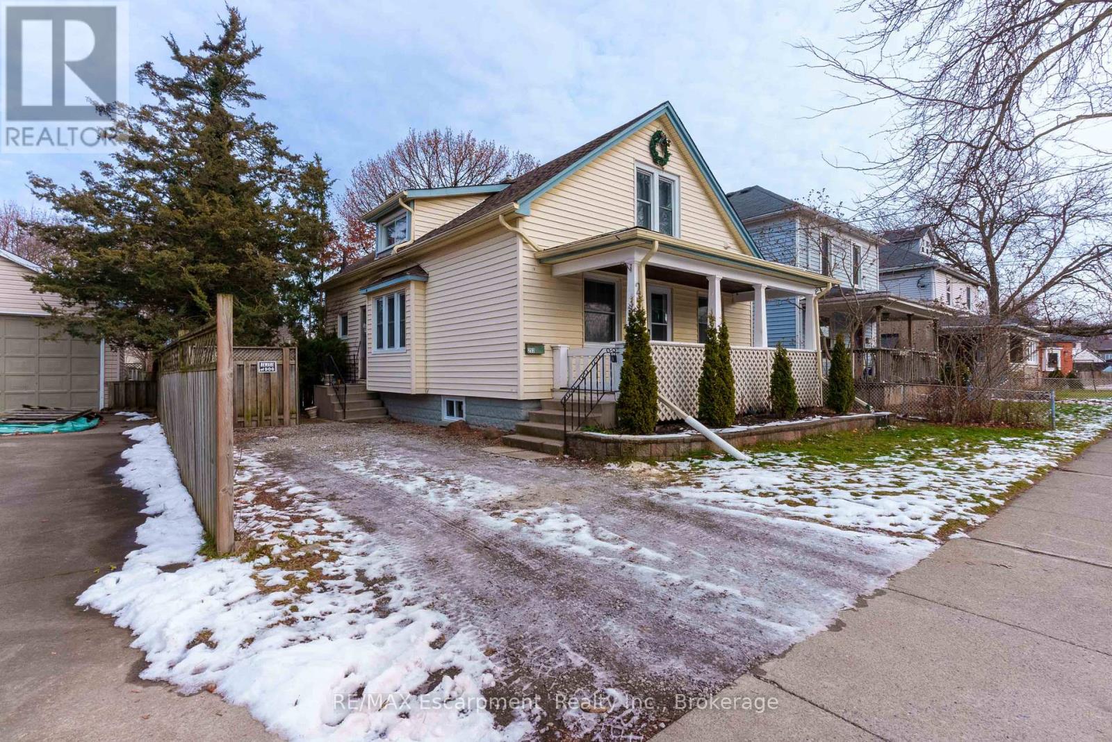253 Russell Avenue, St. Catharines (451 - Downtown), Ontario  L2R 1X1 - Photo 1 - X11903935