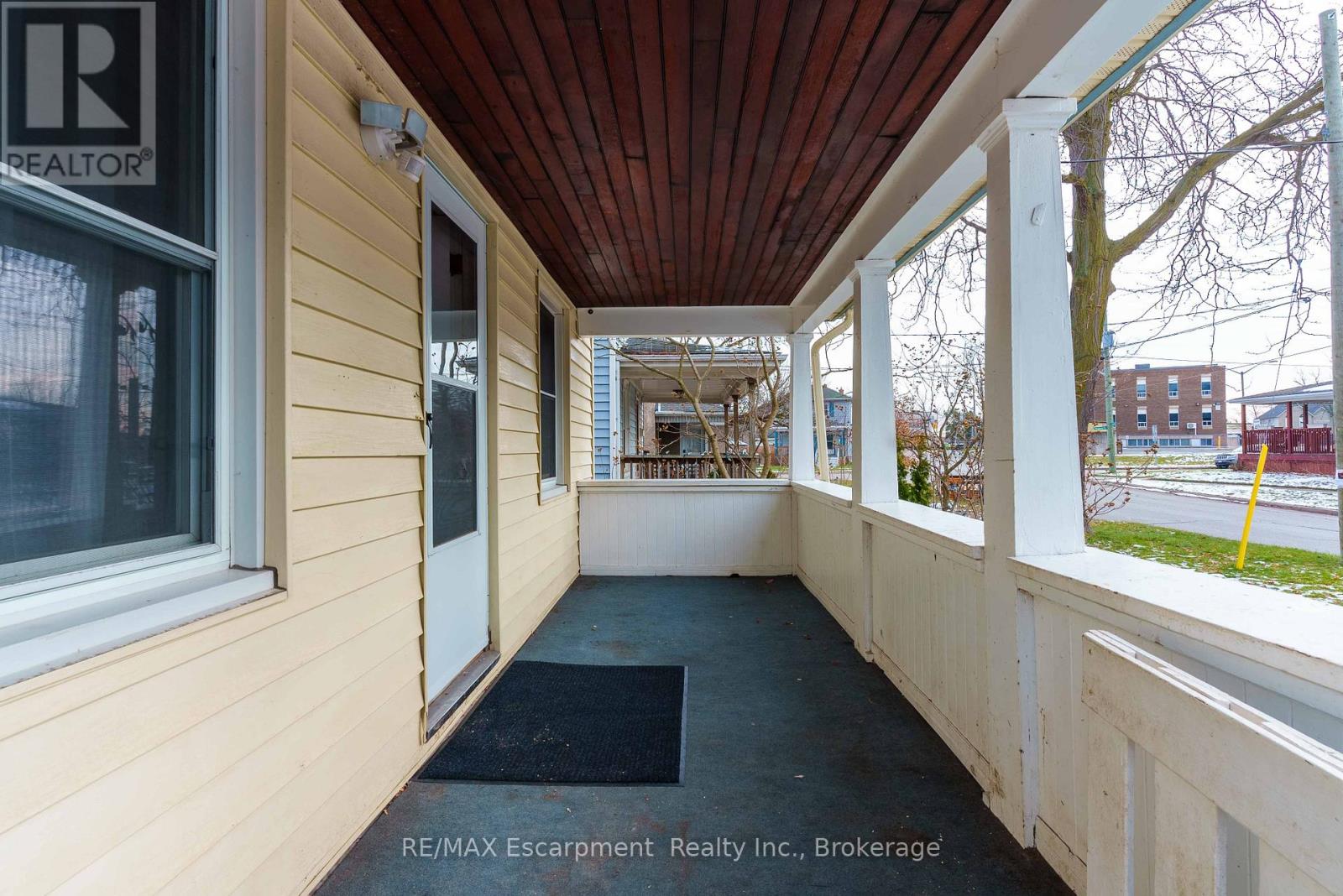 253 Russell Avenue, St. Catharines (451 - Downtown), Ontario  L2R 1X1 - Photo 2 - X11903935