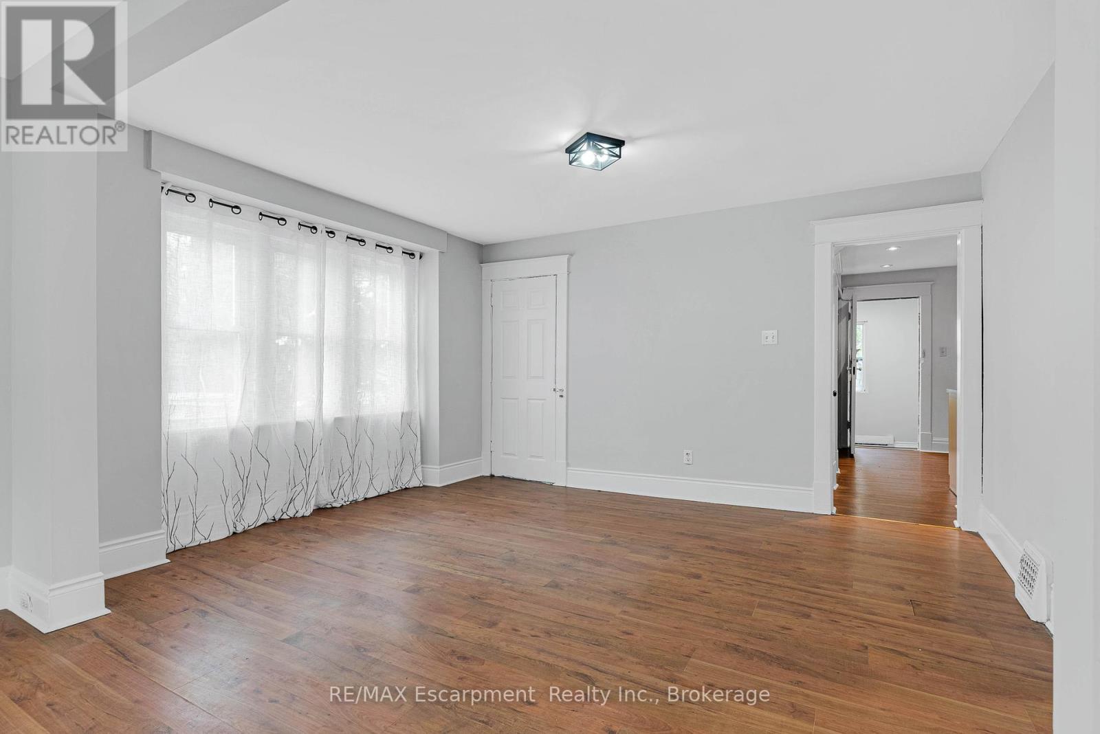 253 Russell Avenue, St. Catharines (451 - Downtown), Ontario  L2R 1X1 - Photo 8 - X11903935