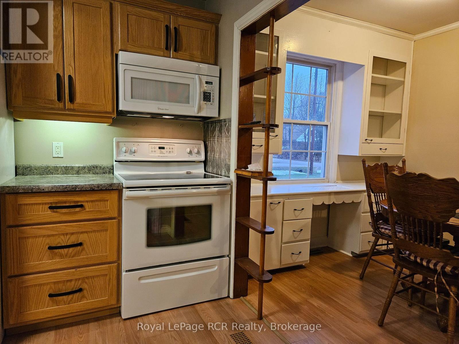 886 16th Street W, Georgian Bluffs, Ontario  N4K 6V5 - Photo 4 - X10846750