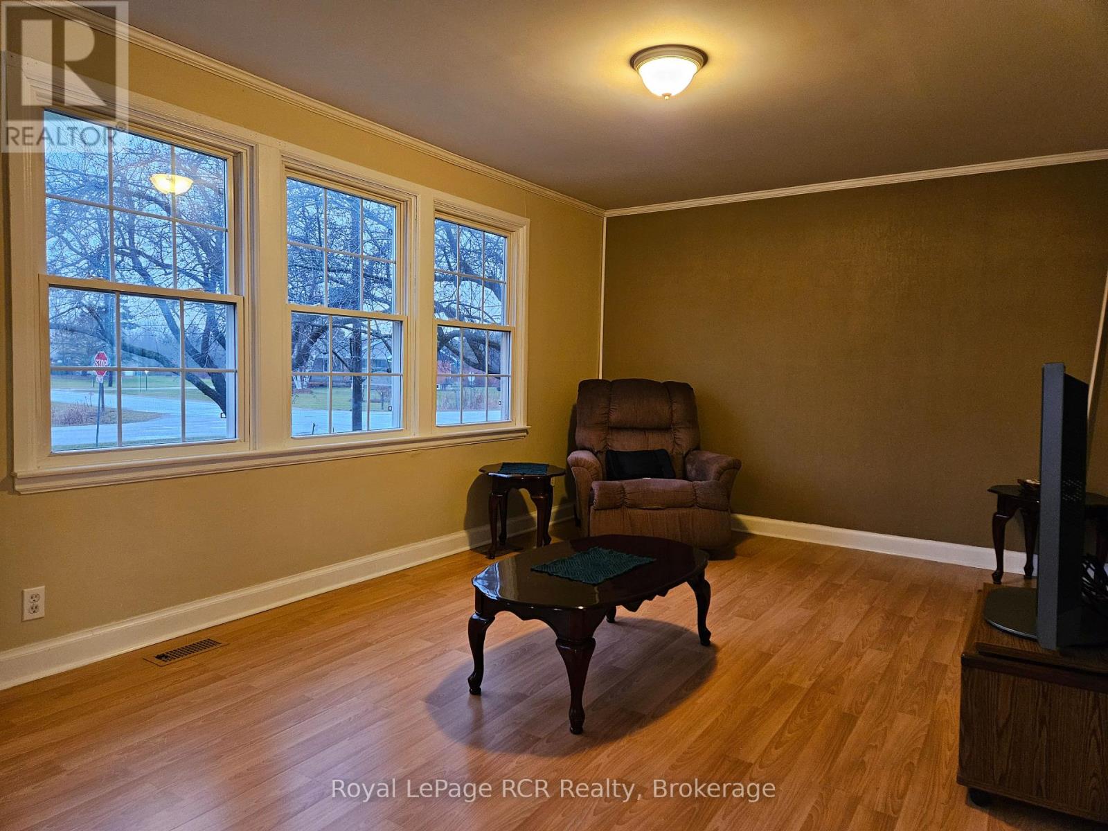 886 16th Street W, Georgian Bluffs, Ontario  N4K 6V5 - Photo 5 - X10846750