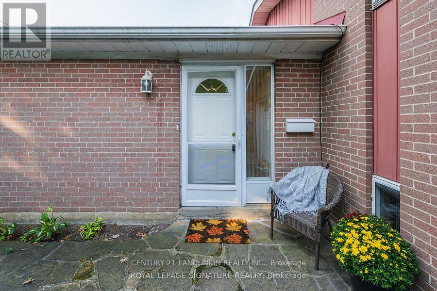 8 Trailside Drive, Toronto, Ontario  M2J 2C9 - Photo 3 - C11903944