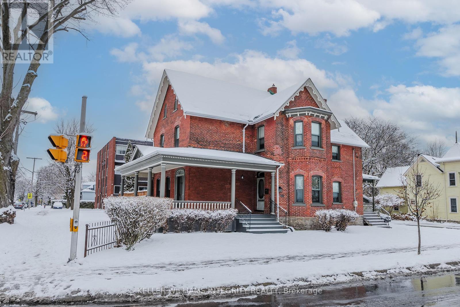 Property at 345 SYDNEY STREET image 3