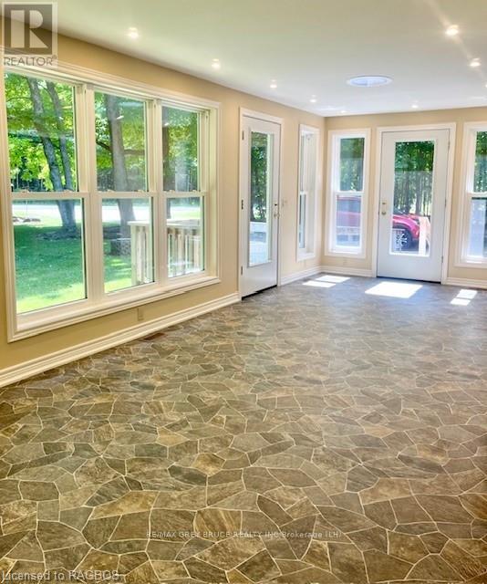 86 Moore Street, Northern Bruce Peninsula, Ontario  N0H 1W0 - Photo 8 - X10845576