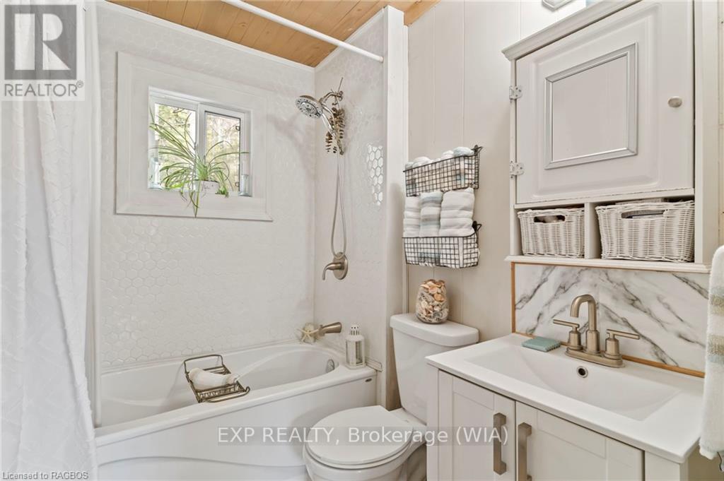 397 Mallory Beach Road, South Bruce Peninsula, Ontario  N0H 2T0 - Photo 13 - X11879953