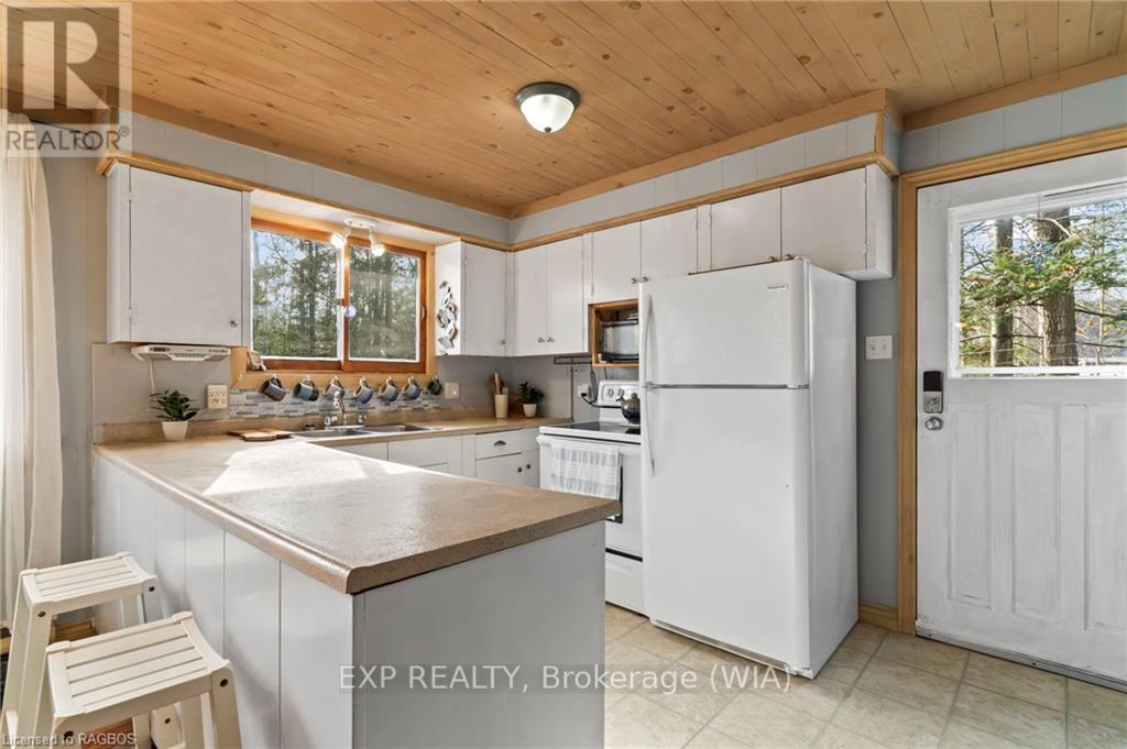 397 Mallory Beach Road, South Bruce Peninsula, Ontario  N0H 2T0 - Photo 9 - X11879953