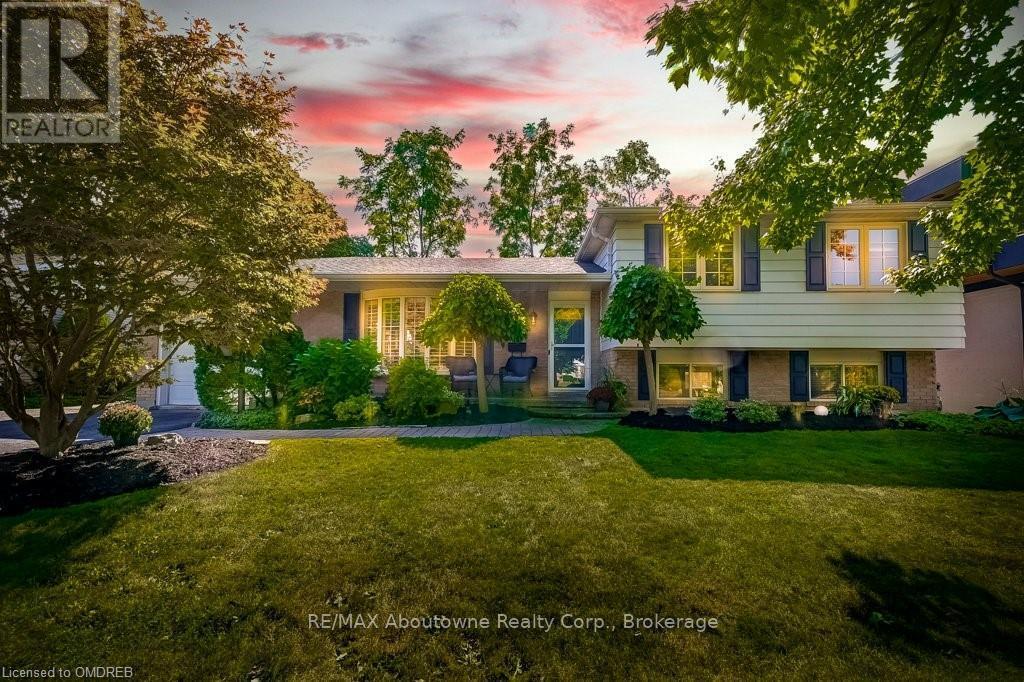 2492 Rebecca StreetOakville (1001 - Br Bronte), Ontario  L6L 2B2 - Photo 1 - W10404045