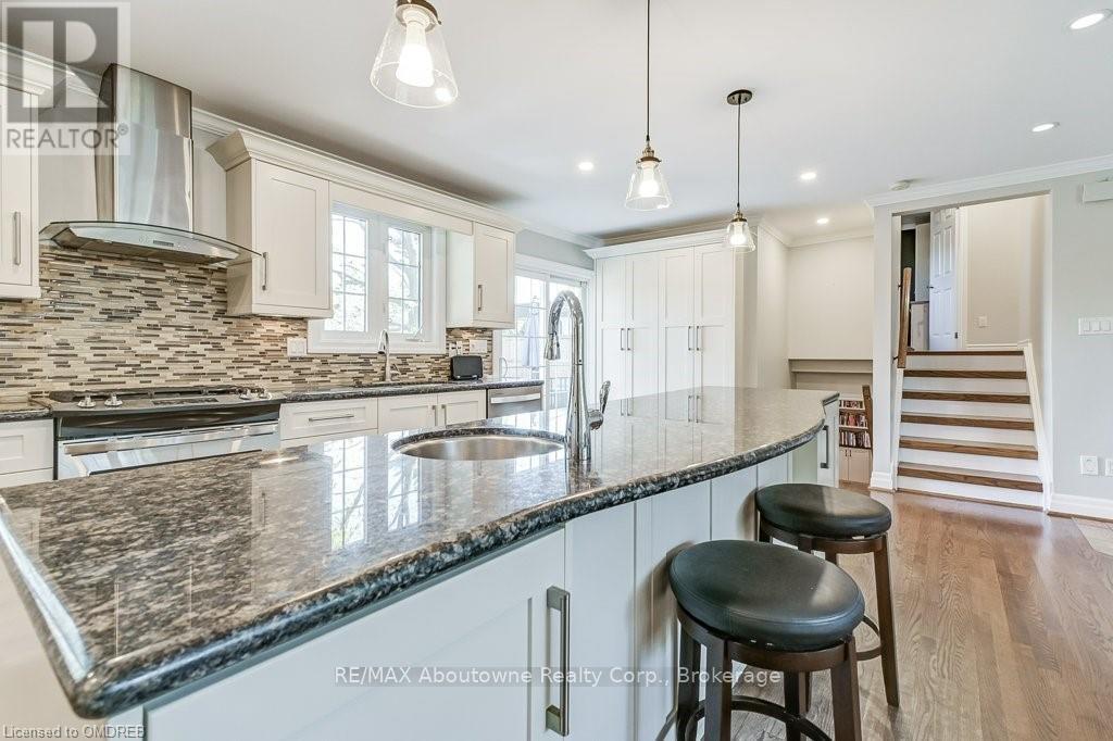 2492 Rebecca StreetOakville (1001 - Br Bronte), Ontario  L6L 2B2 - Photo 10 - W10404045