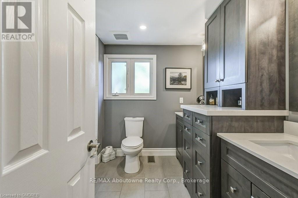 2492 Rebecca StreetOakville (1001 - Br Bronte), Ontario  L6L 2B2 - Photo 16 - W10404045