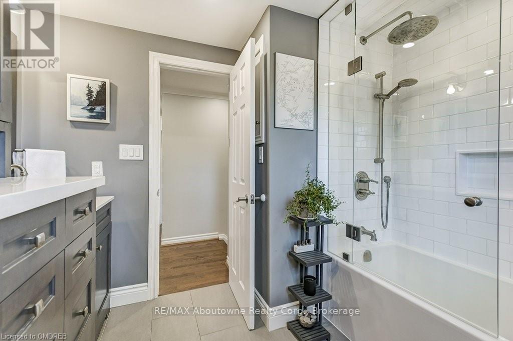 2492 Rebecca StreetOakville (1001 - Br Bronte), Ontario  L6L 2B2 - Photo 18 - W10404045