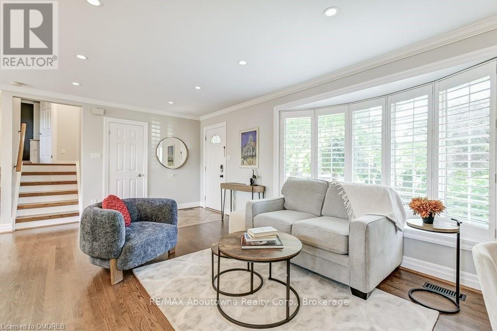 2492 Rebecca StreetOakville (1001 - Br Bronte), Ontario  L6L 2B2 - Photo 6 - W10404045