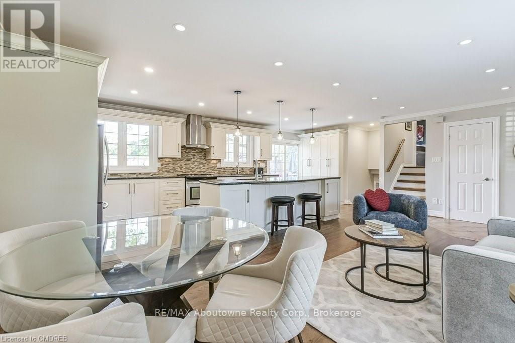 2492 Rebecca StreetOakville (1001 - Br Bronte), Ontario  L6L 2B2 - Photo 7 - W10404045