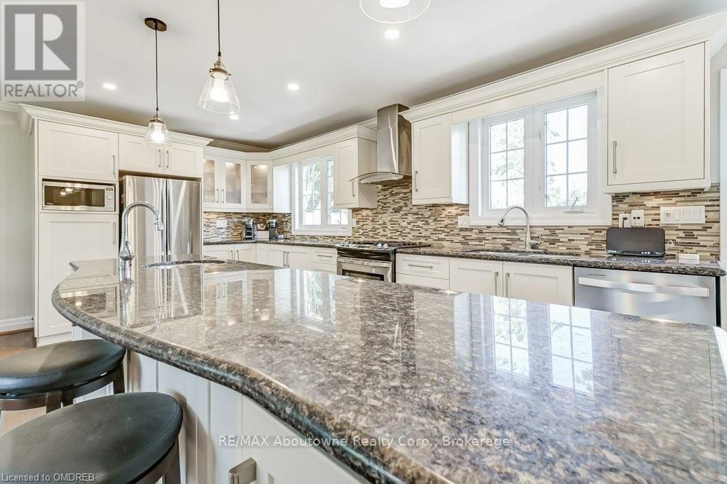 2492 Rebecca StreetOakville (1001 - Br Bronte), Ontario  L6L 2B2 - Photo 9 - W10404045