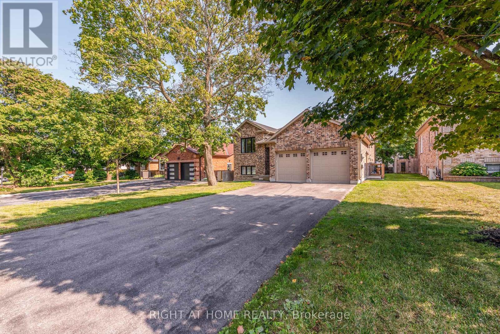11 OTTAWAY AVENUE, barrie (wellington), Ontario