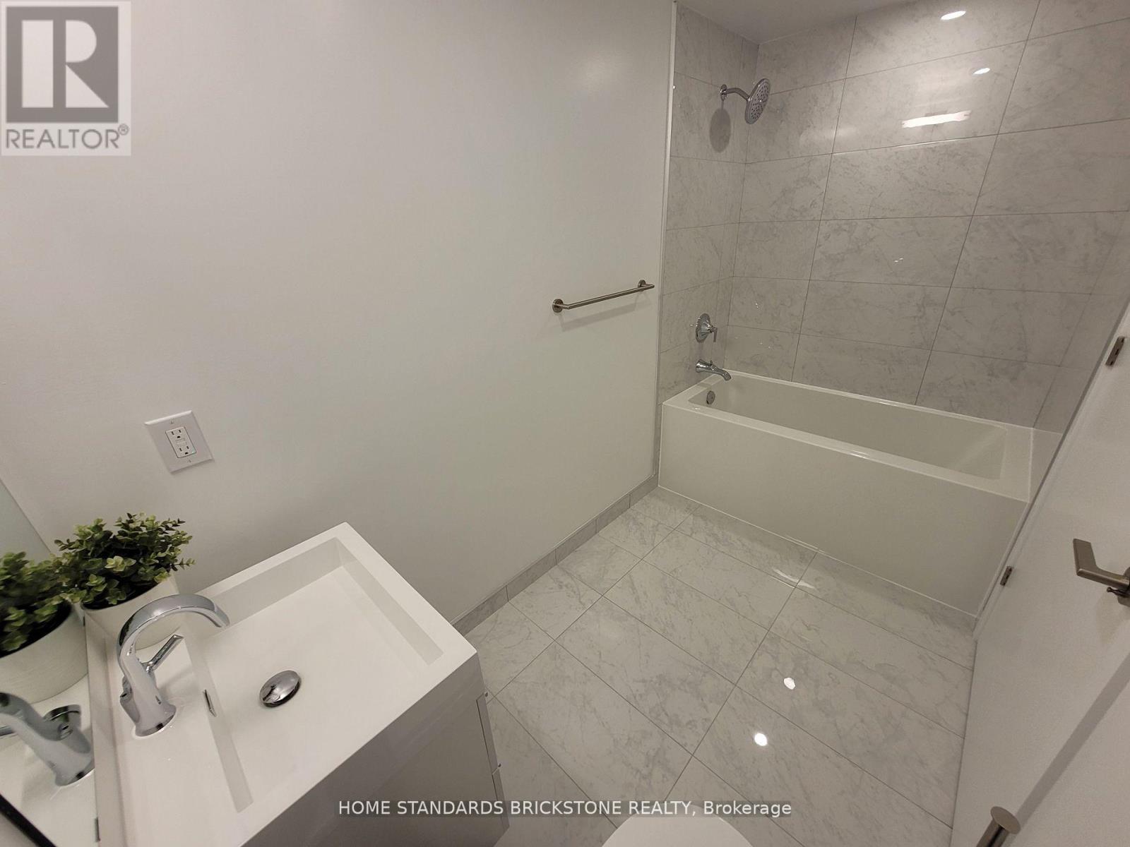 1505 - 39 Roehampton Avenue, Toronto, Ontario  M4P 0G1 - Photo 3 - C11904283