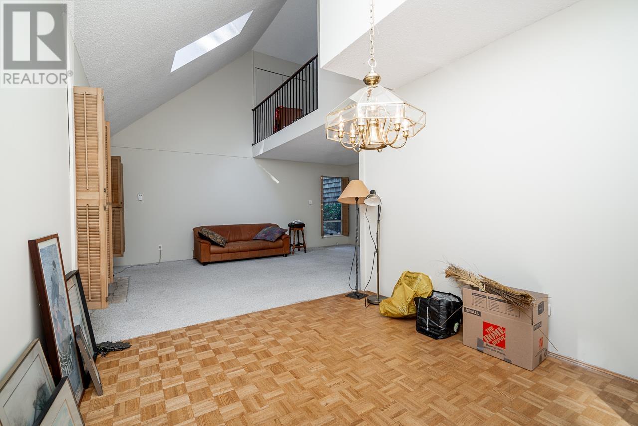 Listing Picture 10 of 40 : 3689 BORHAM CRESCENT, Vancouver / 溫哥華 - 魯藝地產 Yvonne Lu Group - MLS Medallion Club Member