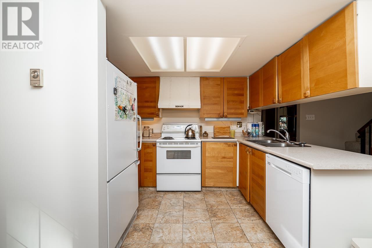 Listing Picture 18 of 40 : 3689 BORHAM CRESCENT, Vancouver / 溫哥華 - 魯藝地產 Yvonne Lu Group - MLS Medallion Club Member