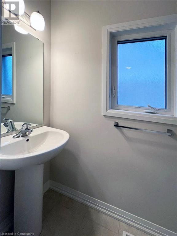 9320 White Oak Avenue, Niagara Falls, Ontario  L2G 3P6 - Photo 3 - 40672450