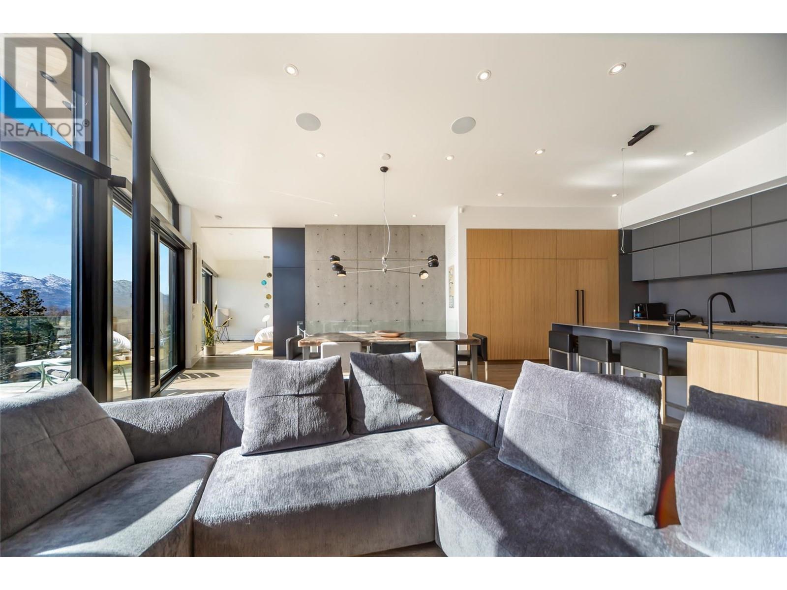 Property at 3985 Beachview Drive image 3