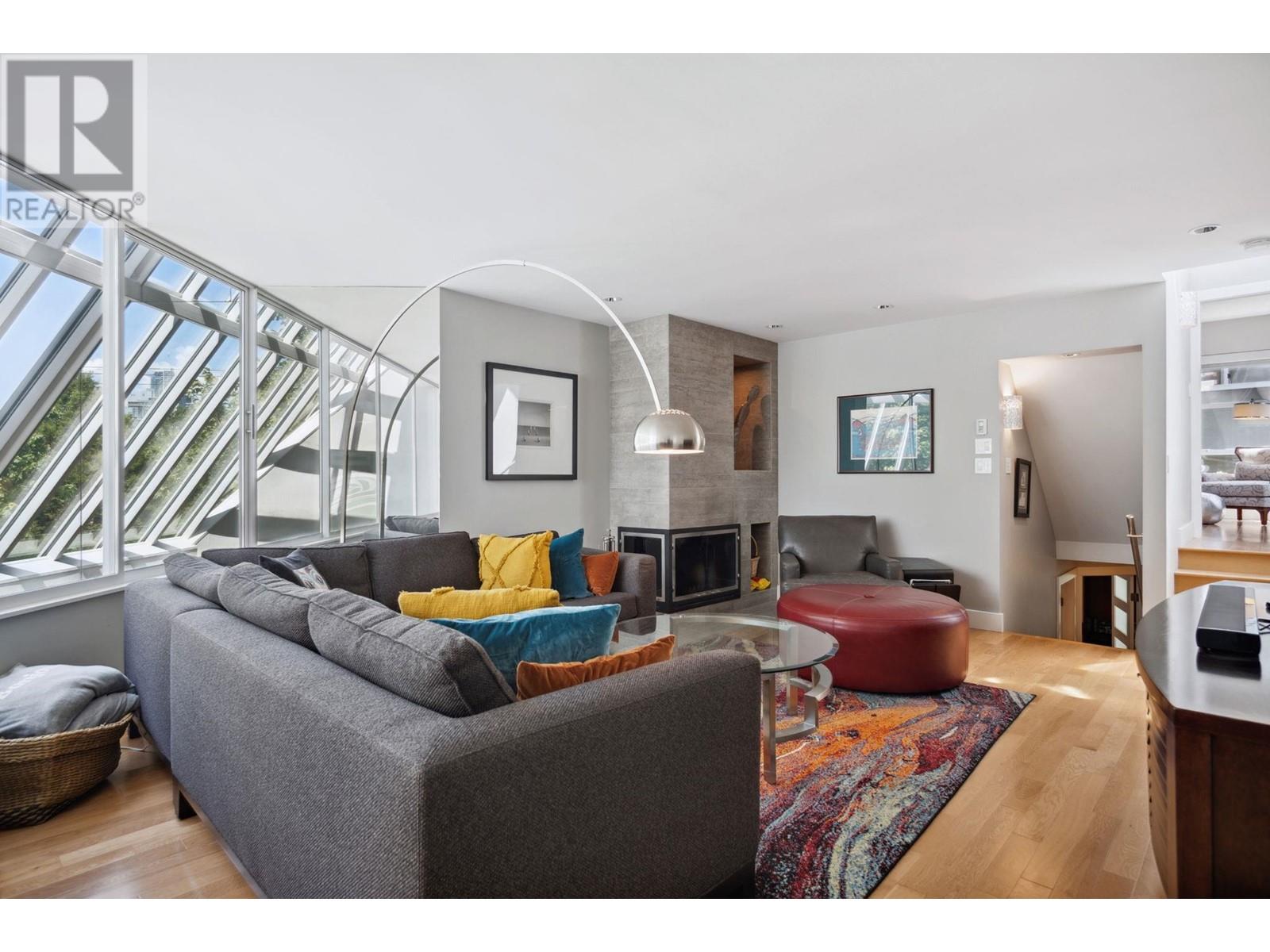 2205 OAK STREET, vancouver, British Columbia