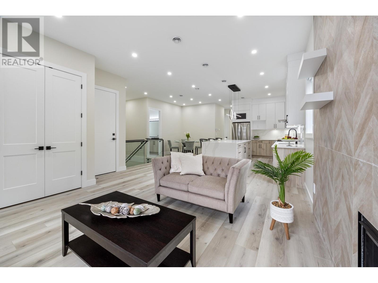 Property at 1155 PHILLIPS AVENUE image 2
