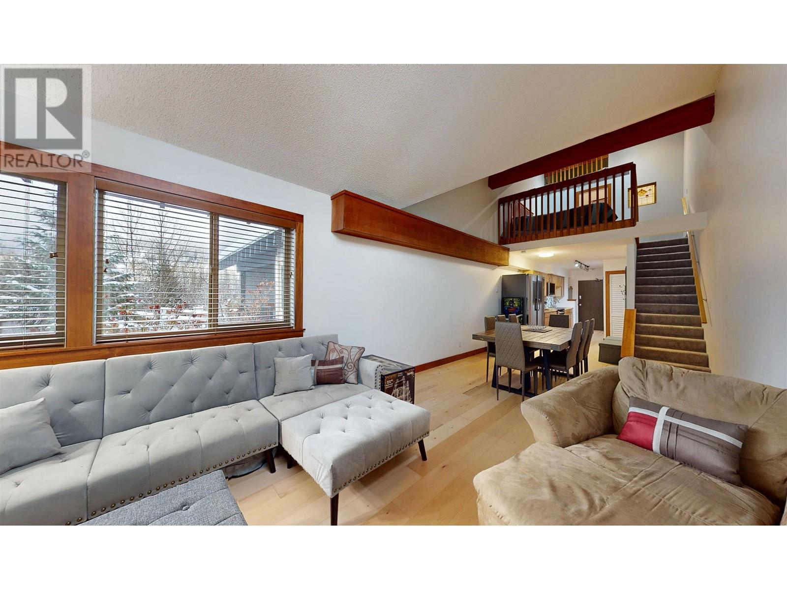 Property at 301 2021 KAREN CRESCENT image 3