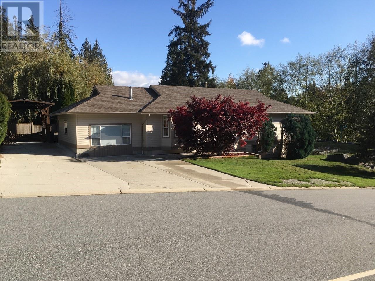 5916 St. Andrews Place, Sechelt, British Columbia  V7Z 0L7 - Photo 1 - R2951914