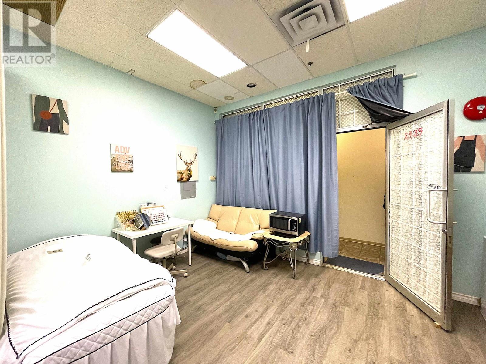 Listing Picture 7 of 18 : 2125 8580 ALEXANDRA ROAD, Richmond / 烈治文 - 魯藝地產 Yvonne Lu Group - MLS Medallion Club Member