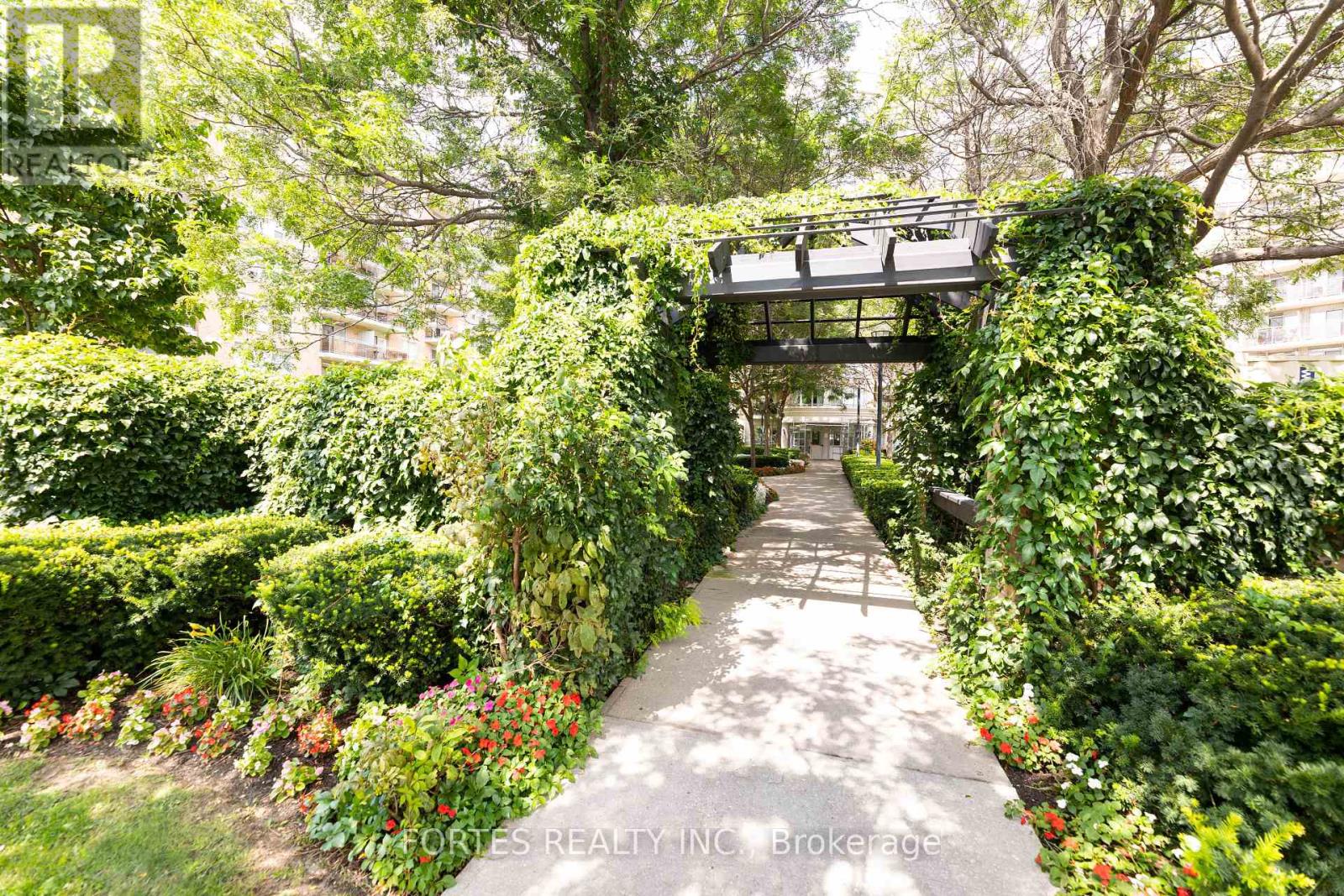 Property at 404 - 650 LAWRENCE AVENUE W image 3