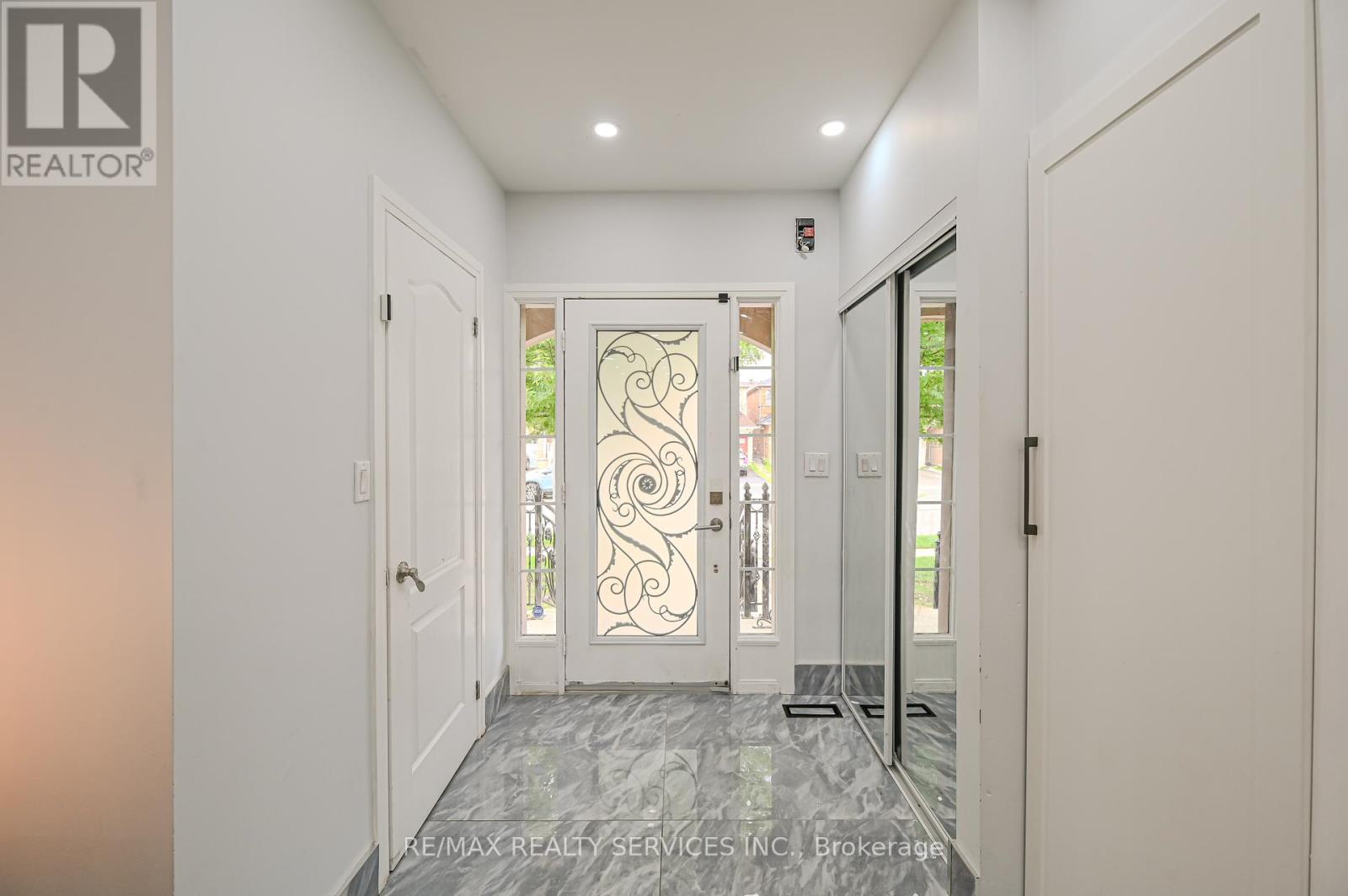 Property at 119 CROWN VICTORIA DRIVE image 4