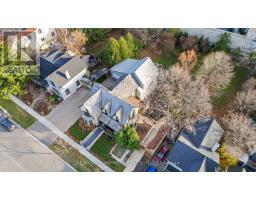 11 CATHERINE AVENUE, Aurora, Ontario