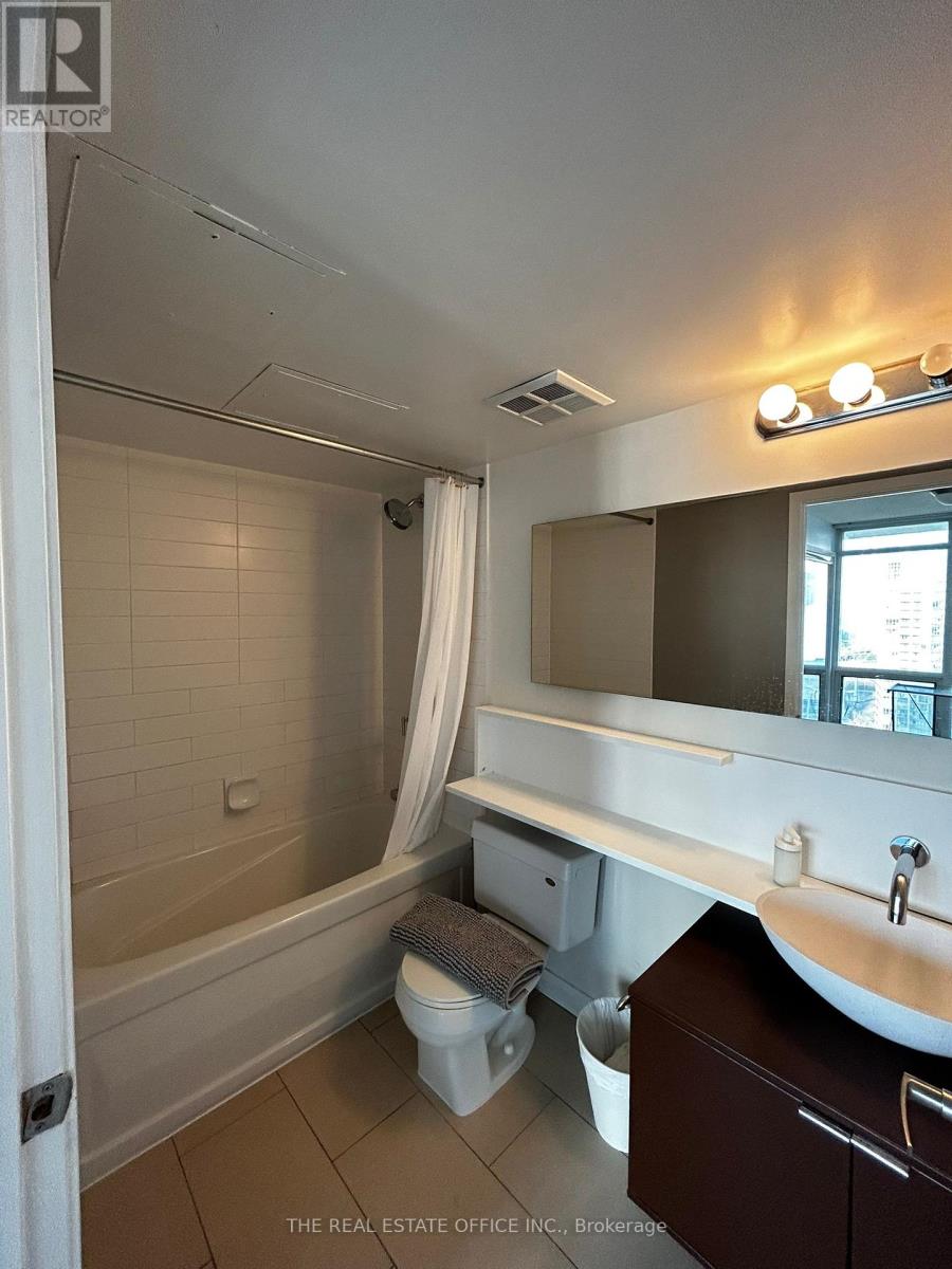 2808 - 15 Fort York Boulevard, Toronto, Ontario  M5V 3Y4 - Photo 8 - C11904710