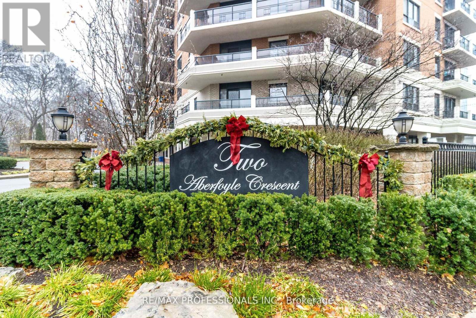 101 - 2 Aberfoyle Crescent, Toronto, Ontario  M8X 2Z8 - Photo 3 - W11904703