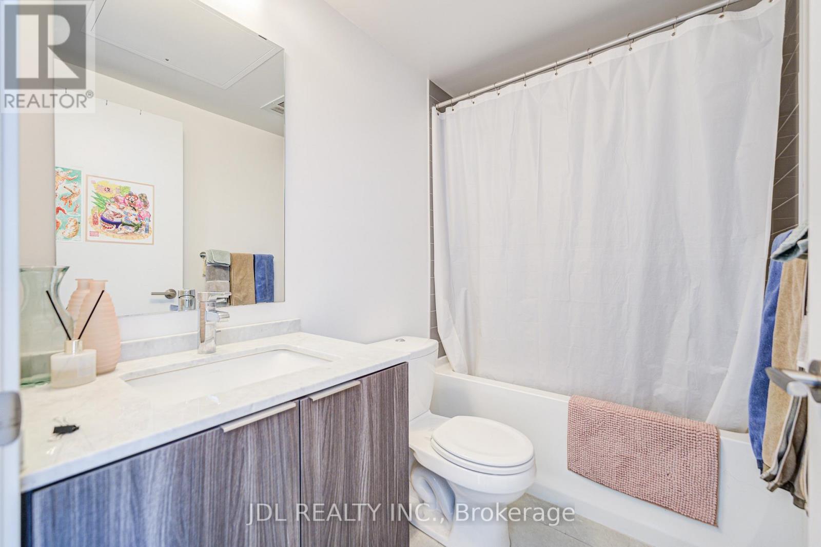 4612 - 11 Wellesley Street W, Toronto, Ontario  M4Y 0G4 - Photo 11 - C11904739