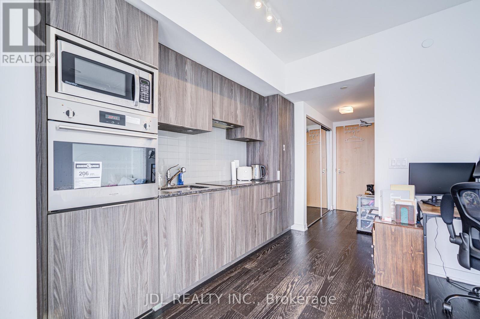 4612 - 11 Wellesley Street W, Toronto, Ontario  M4Y 0G4 - Photo 17 - C11904739