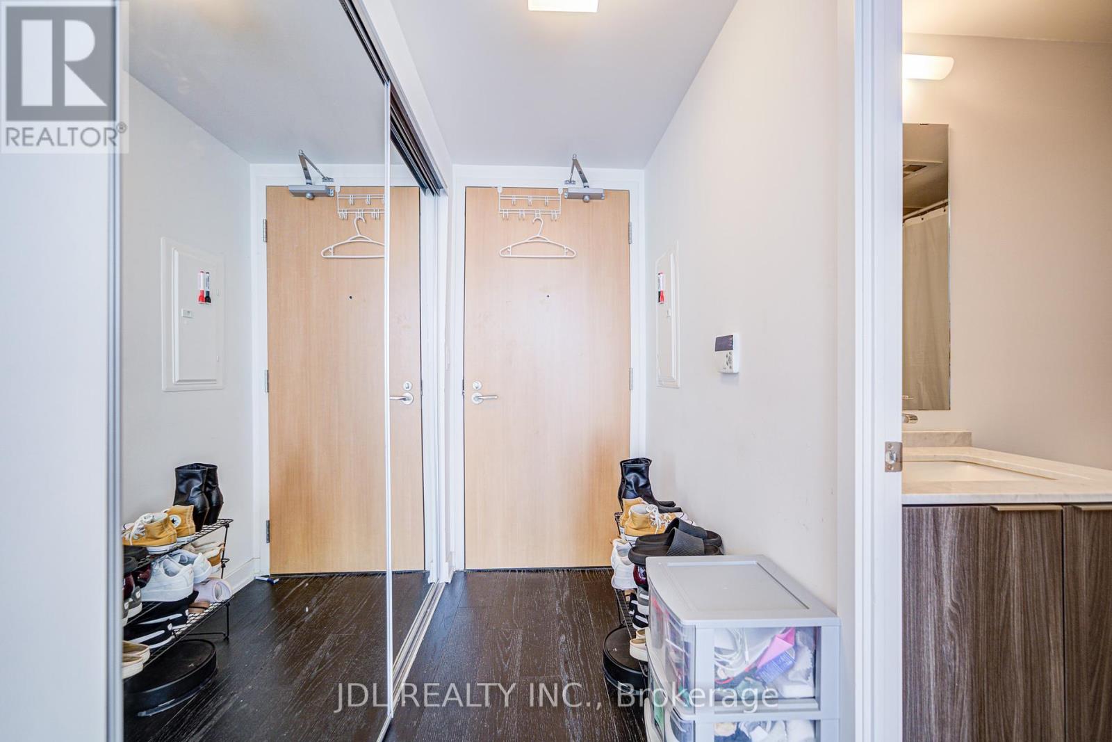 4612 - 11 Wellesley Street W, Toronto, Ontario  M4Y 0G4 - Photo 8 - C11904739