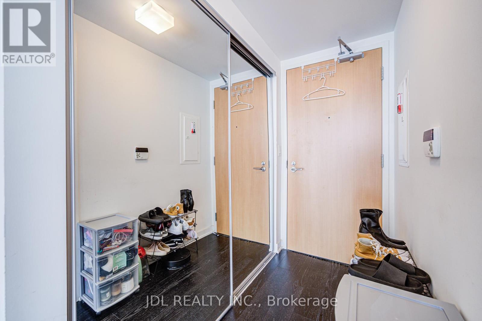 4612 - 11 Wellesley Street W, Toronto, Ontario  M4Y 0G4 - Photo 9 - C11904739