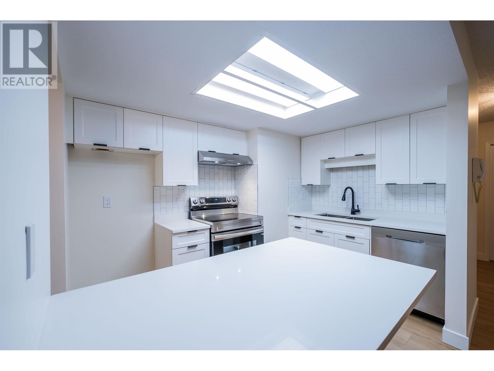 104 2925 Glen Drive, Coquitlam, British Columbia V3B 7H9 - Photo 7 - R2951185