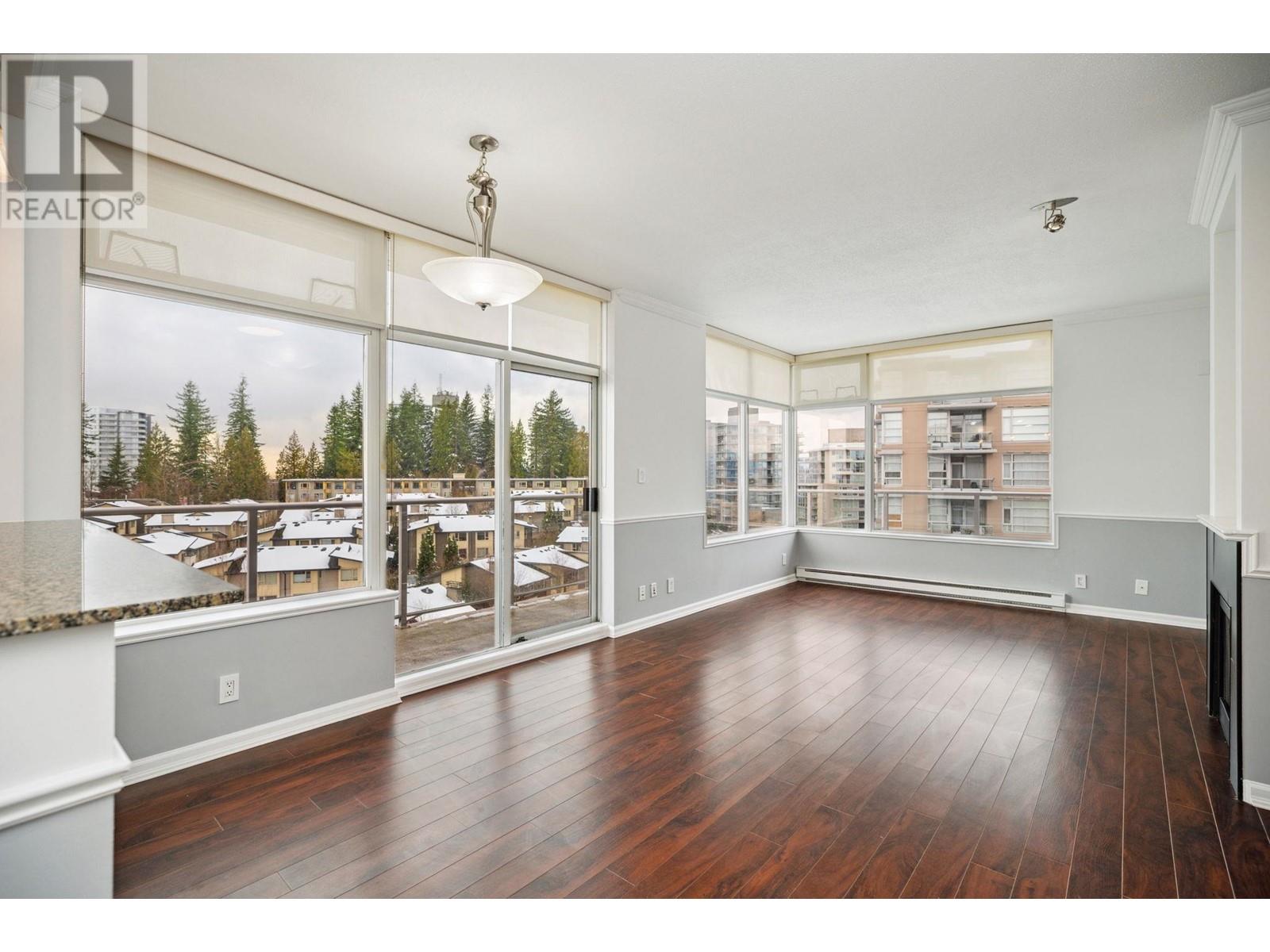 Listing Picture 2 of 38 : 904 9288 UNIVERSITY CRESCENT, Burnaby / 本拿比 - 魯藝地產 Yvonne Lu Group - MLS Medallion Club Member