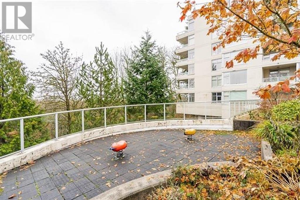 Listing Picture 31 of 38 : 904 9288 UNIVERSITY CRESCENT, Burnaby / 本拿比 - 魯藝地產 Yvonne Lu Group - MLS Medallion Club Member