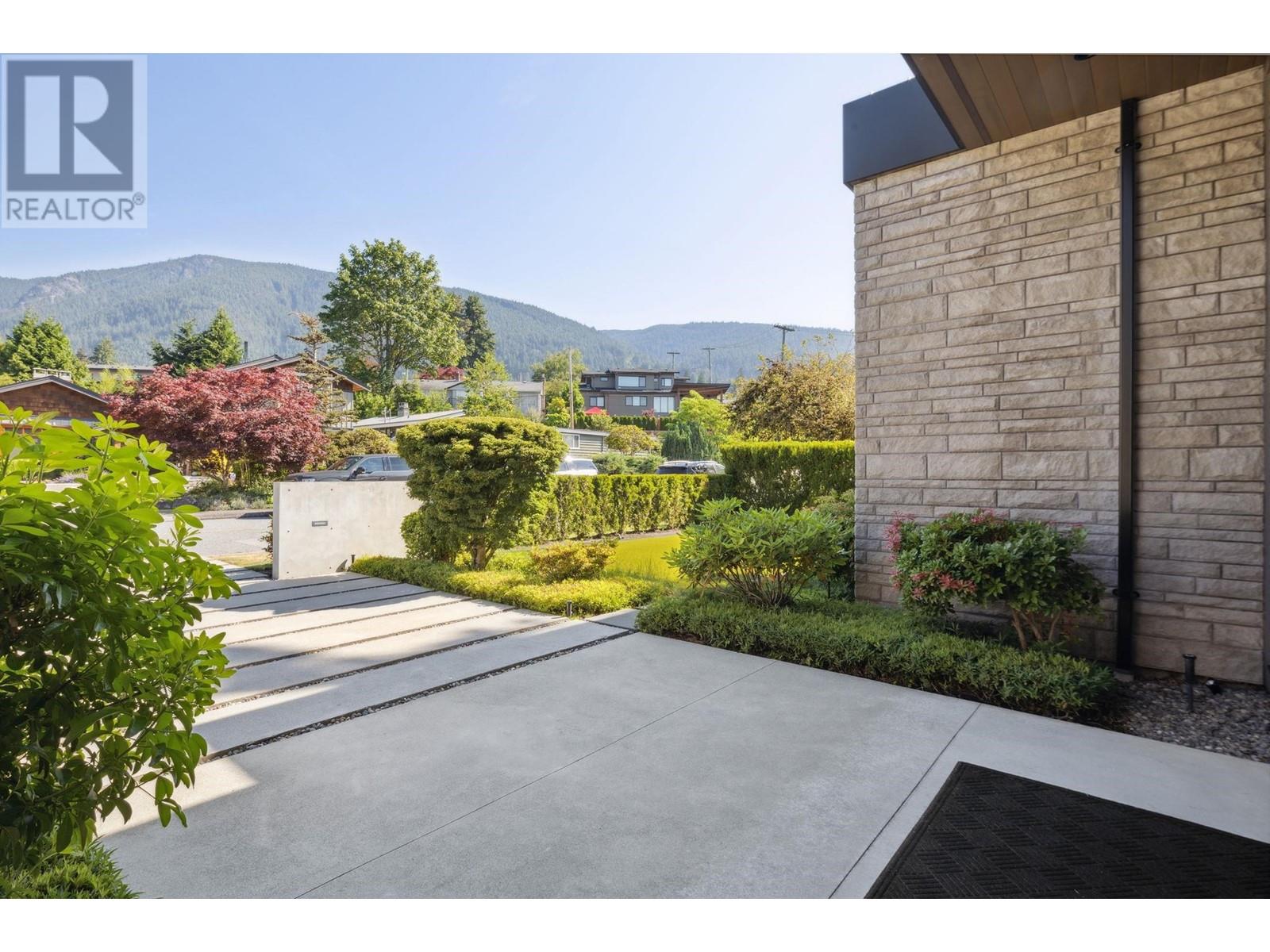 983 Tudor Avenue, North Vancouver, British Columbia  V7R 1X6 - Photo 4 - R2951997