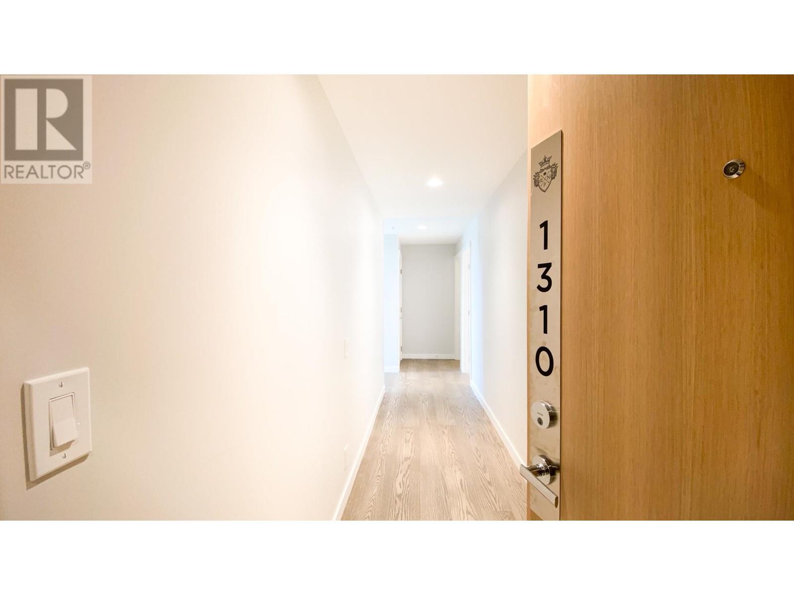 Listing Picture 4 of 28 : 1310 3533 ROSS DRIVE, Vancouver / 溫哥華 - 魯藝地產 Yvonne Lu Group - MLS Medallion Club Member