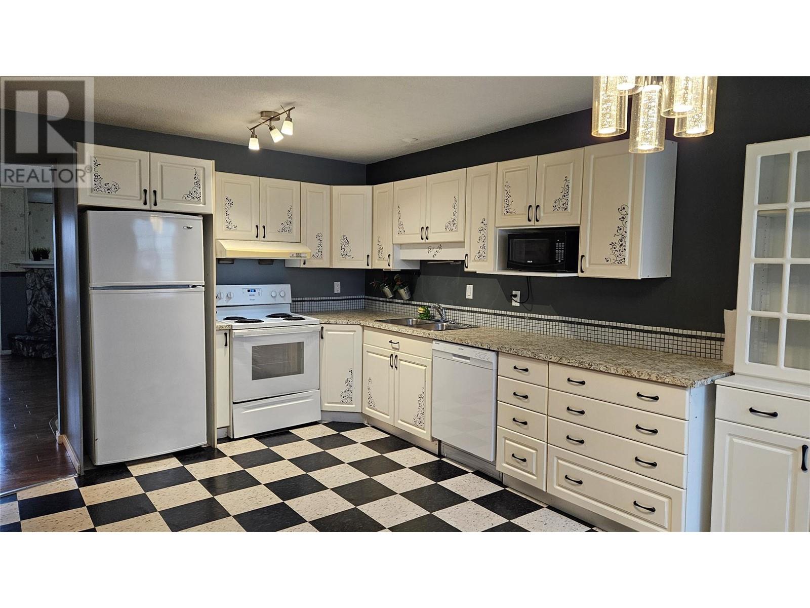 Property at 286 Green Avenue W Unit# 106 image 2