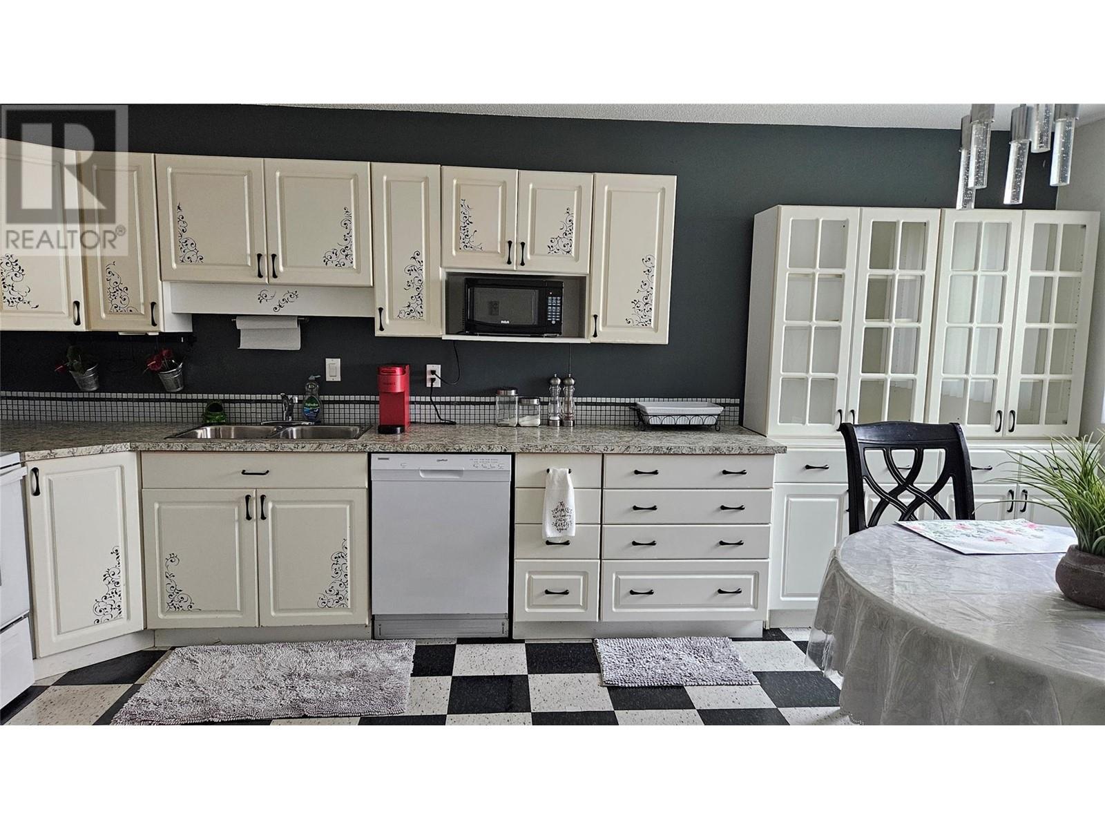 Property at 286 Green Avenue W Unit# 106 image 4