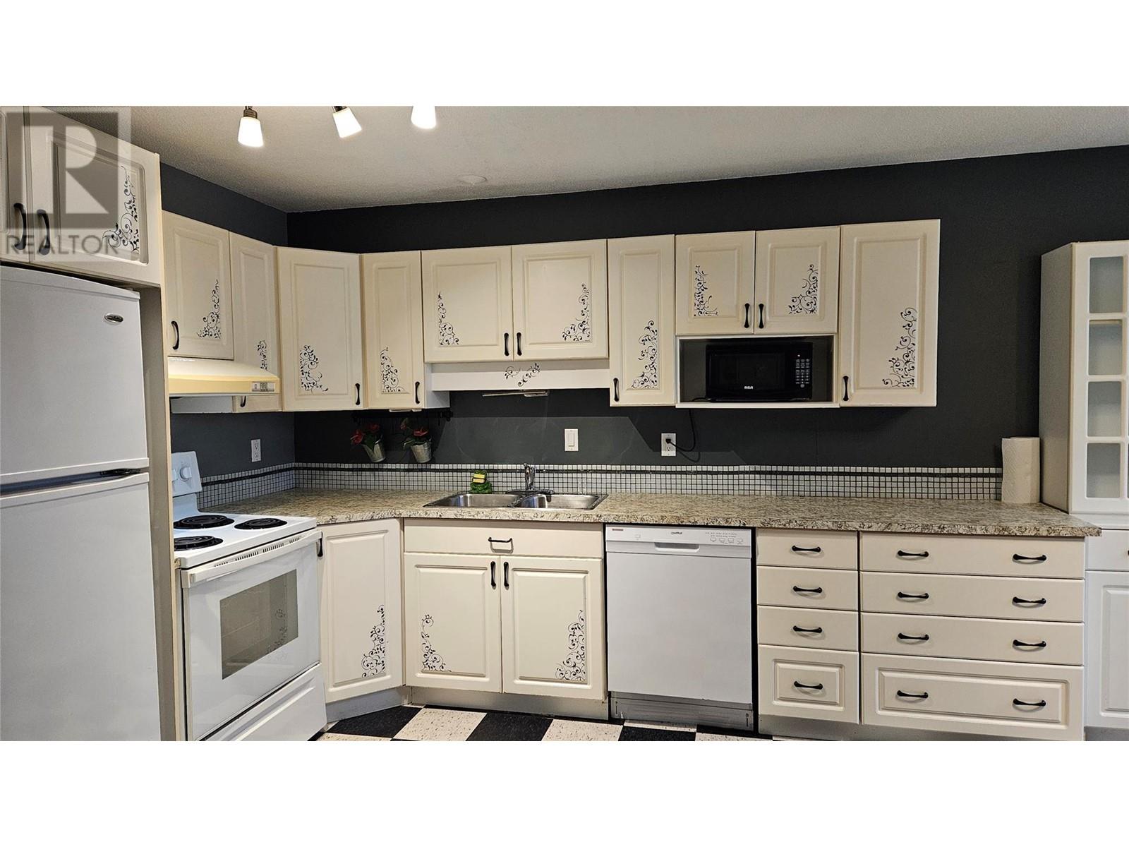 Property at 286 Green Avenue W Unit# 106 image 3
