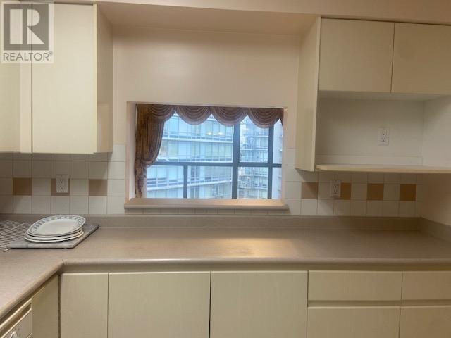Listing Picture 3 of 17 : 703 8246 LANSDOWNE ROAD, Richmond / 烈治文 - 魯藝地產 Yvonne Lu Group - MLS Medallion Club Member